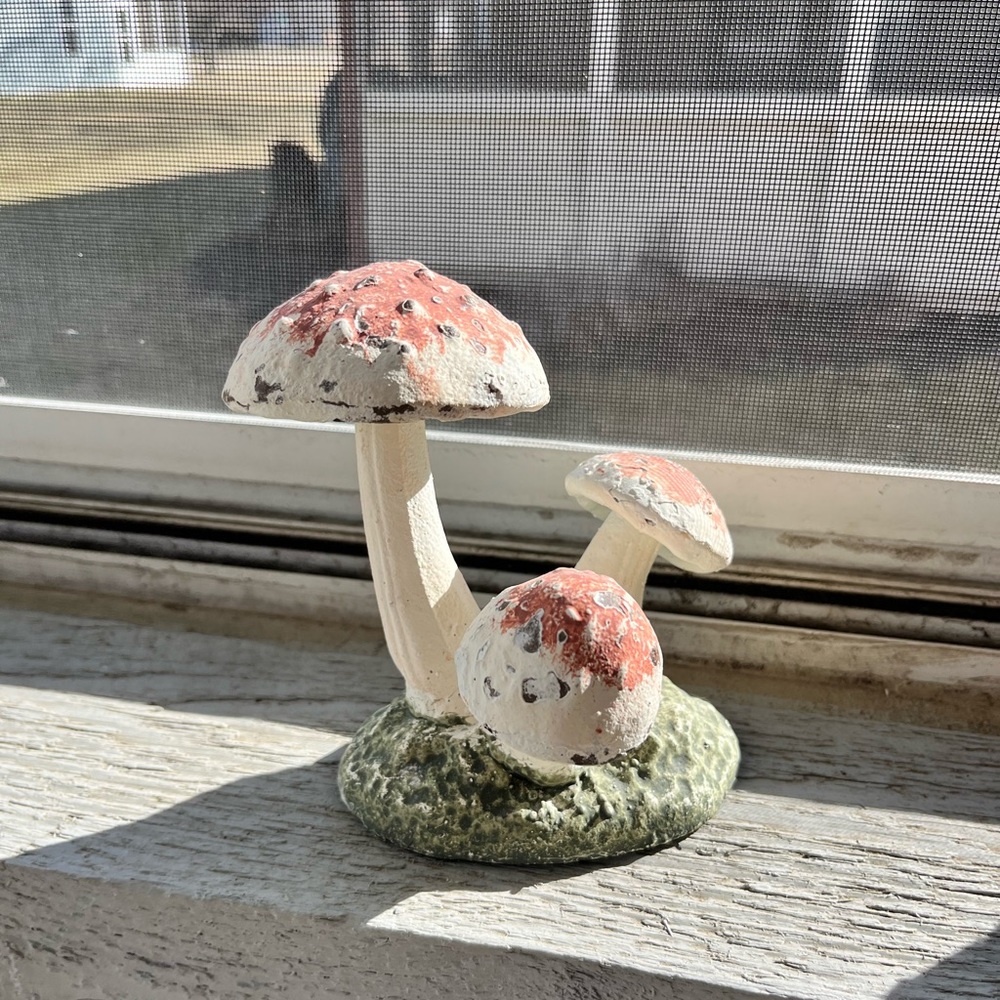 Set of 2 mushroom figurines